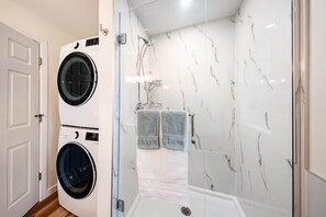 Shower, hair dryer, towels - Harbourview Hideaway (Sooke)