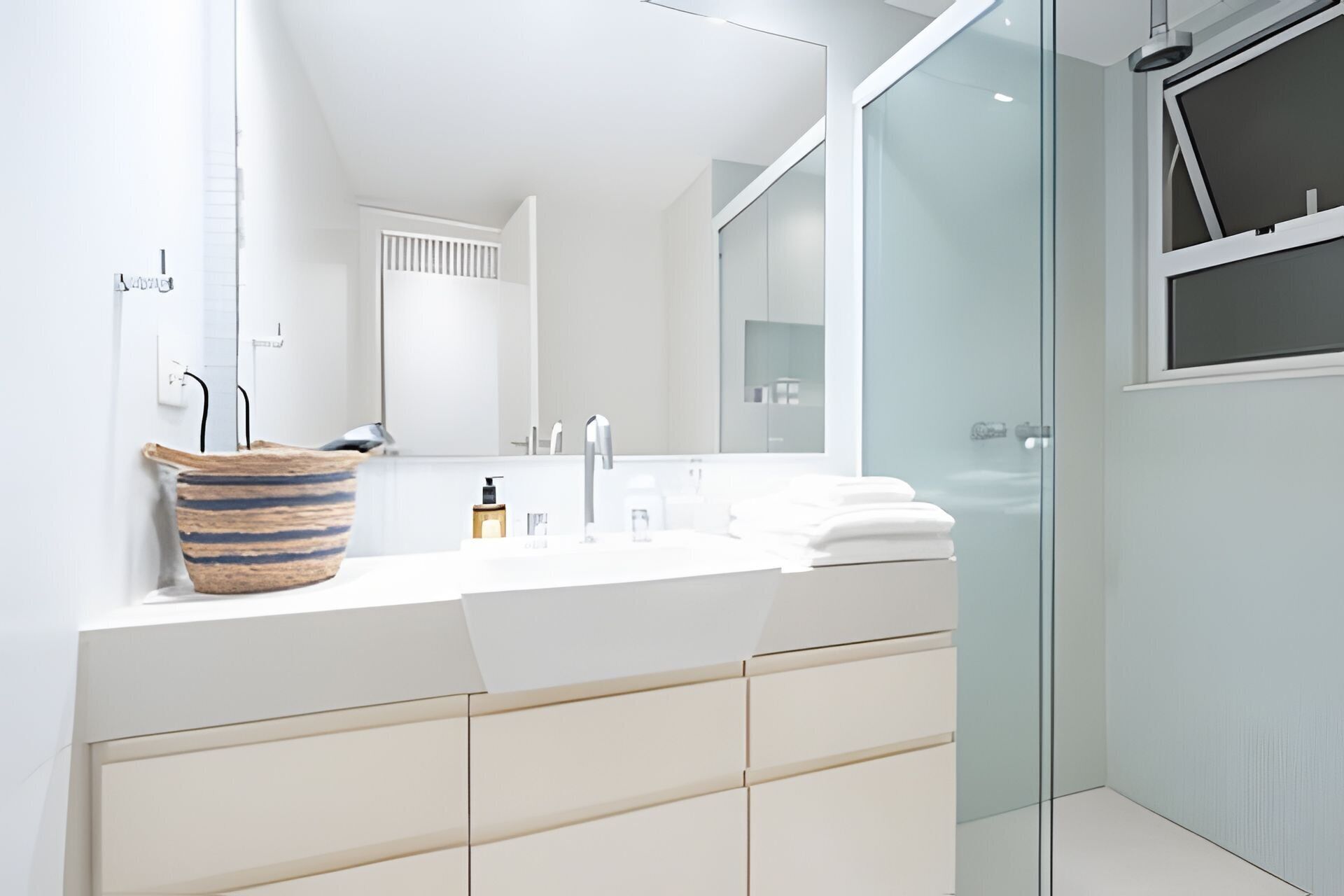 Basic Apartment | Bathroom