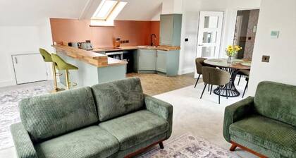 Apartment Sleeps 4 With Balcony and Parking