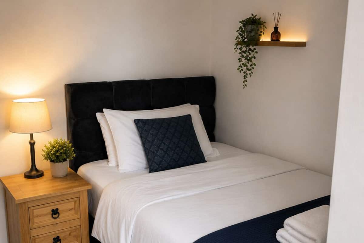 Basic Twin Room, Ensuite (ROOM 4) | WiFi (free)
