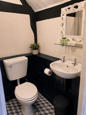 Double or Twin Room | Bathroom