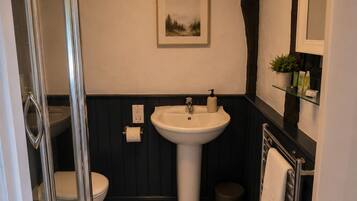Basic Double Room, Ensuite (ROOM 6) | Bathroom