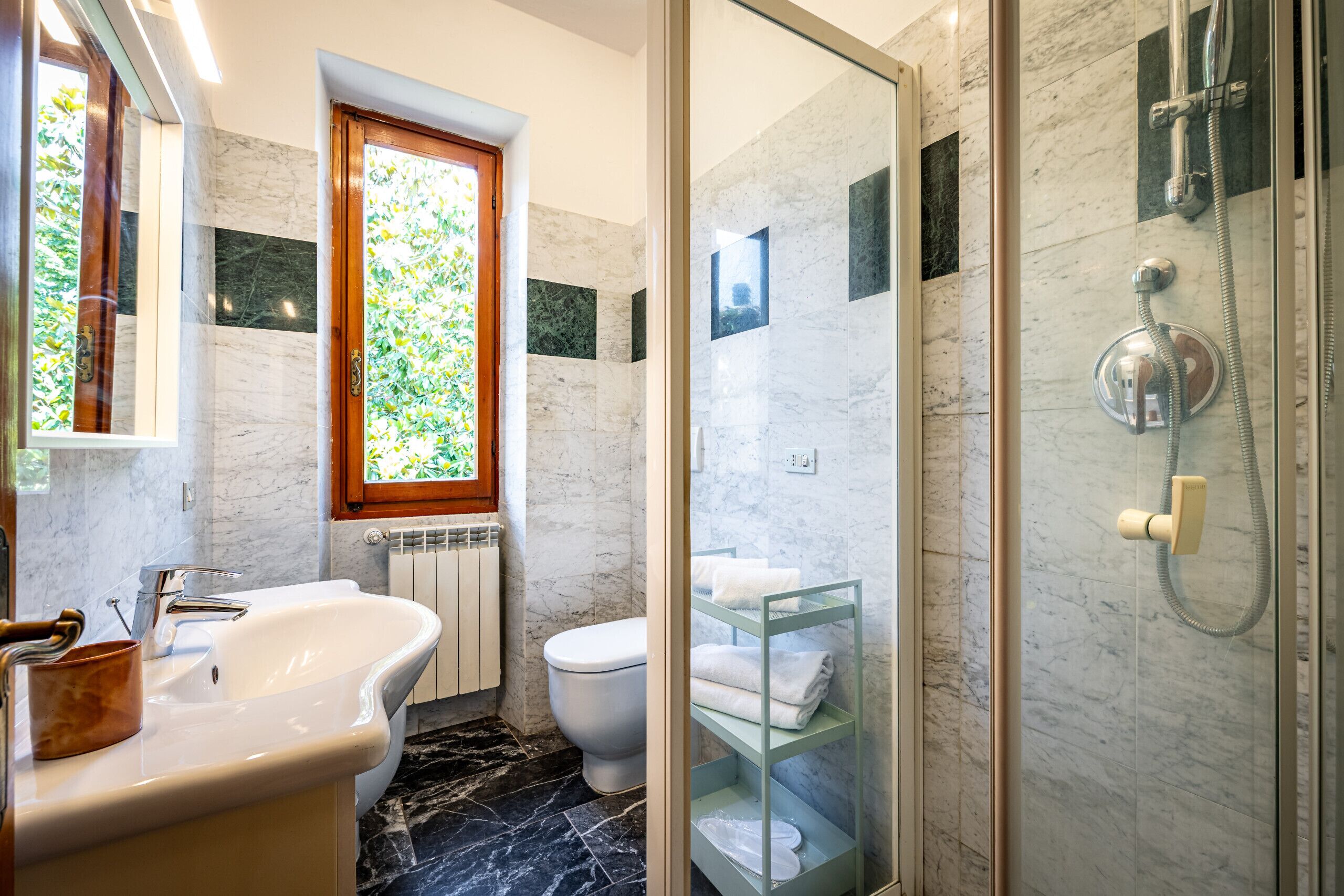 Douche, sèche-cheveux, bidet