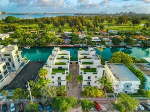 Exterior - Bayside Sky Spa Villa (Miami Beach)