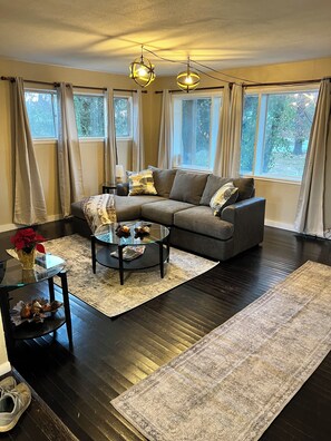 Living area - Cozy and Quiet in Joplin (Joplin)