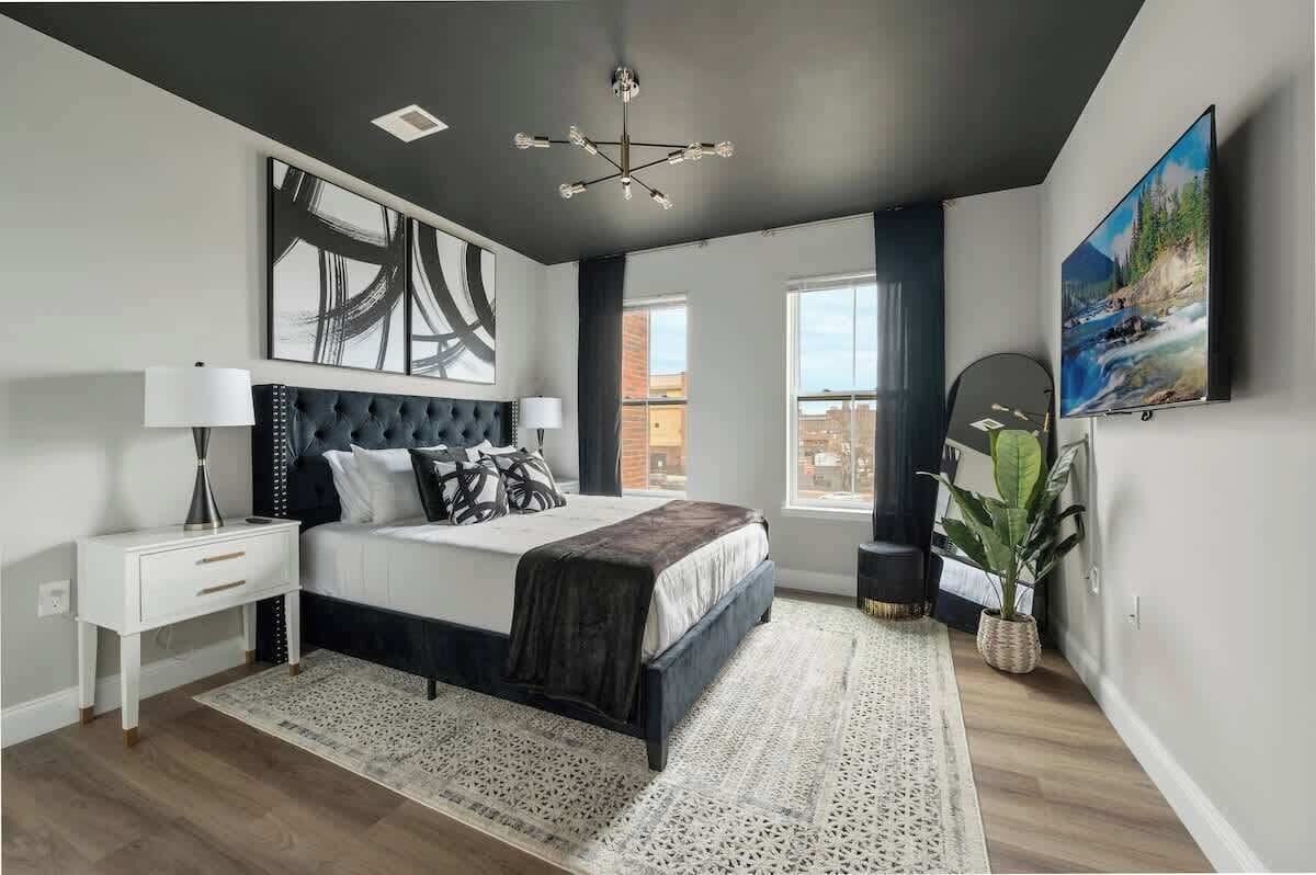 1 Schlafzimmer, Schreibtisch, Bügeleisen/Bügelbrett, Reisekinderbett