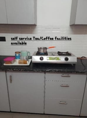 Private kitchen - Comfortable Deluxe Family Stay Near Taj Mahal with Homely Amenities (Agra)