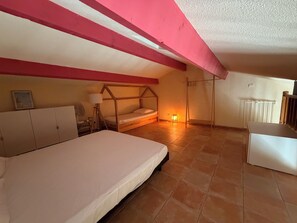 Room - Le Petit Marius – Duplex climatisé avec parking au Grau-du-Roi (Le Grau-du-Roi)