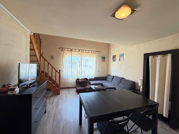 Living area - Le Petit Marius – Duplex climatisé avec parking au Grau-du-Roi (Le Grau-du-Roi)