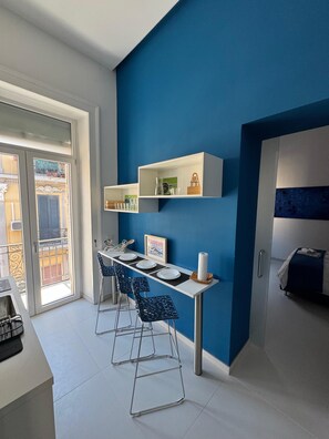 Familieværelse - balkon - byudsigt | Pengeskab på værelset, mørklægningsgardiner, lydisolering, gratis Wi-Fi