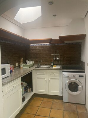 Fridge, microwave, stovetop, coffee/tea maker - Holiday Home 'Magnificent Bungalow 2 Floors 110' with Lake View, Shared Pool and Private Terrace (San Fernando)