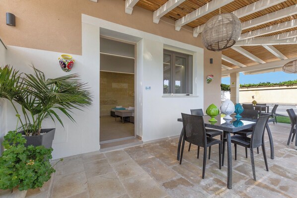 Outdoor dining - B&B Annita - Camera Premium con Patio (Porto Cesareo)