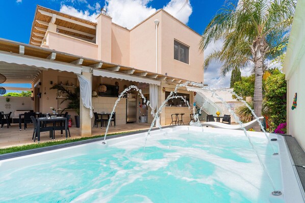 Outdoor dining - B&B Annita - Camera Family (Porto Cesareo)