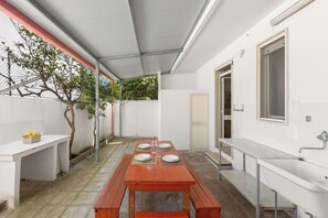 Outdoor dining - Villino degli Aranci by BarbarHouse (San Foca)