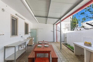 Outdoor dining - Villino degli Aranci by BarbarHouse (San Foca)