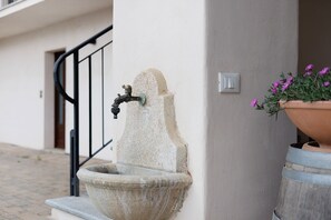 Exterior detail - Farmhouse 'Al Campo Del Nocciolo Agriturismo' with Mountain View, Wi-Fi and Air Conditioning (Busca)