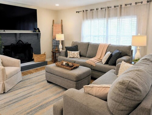 Modern Knoxville Retreat/Clean Calm Comfort Family or Work/ Near UT & Downtown