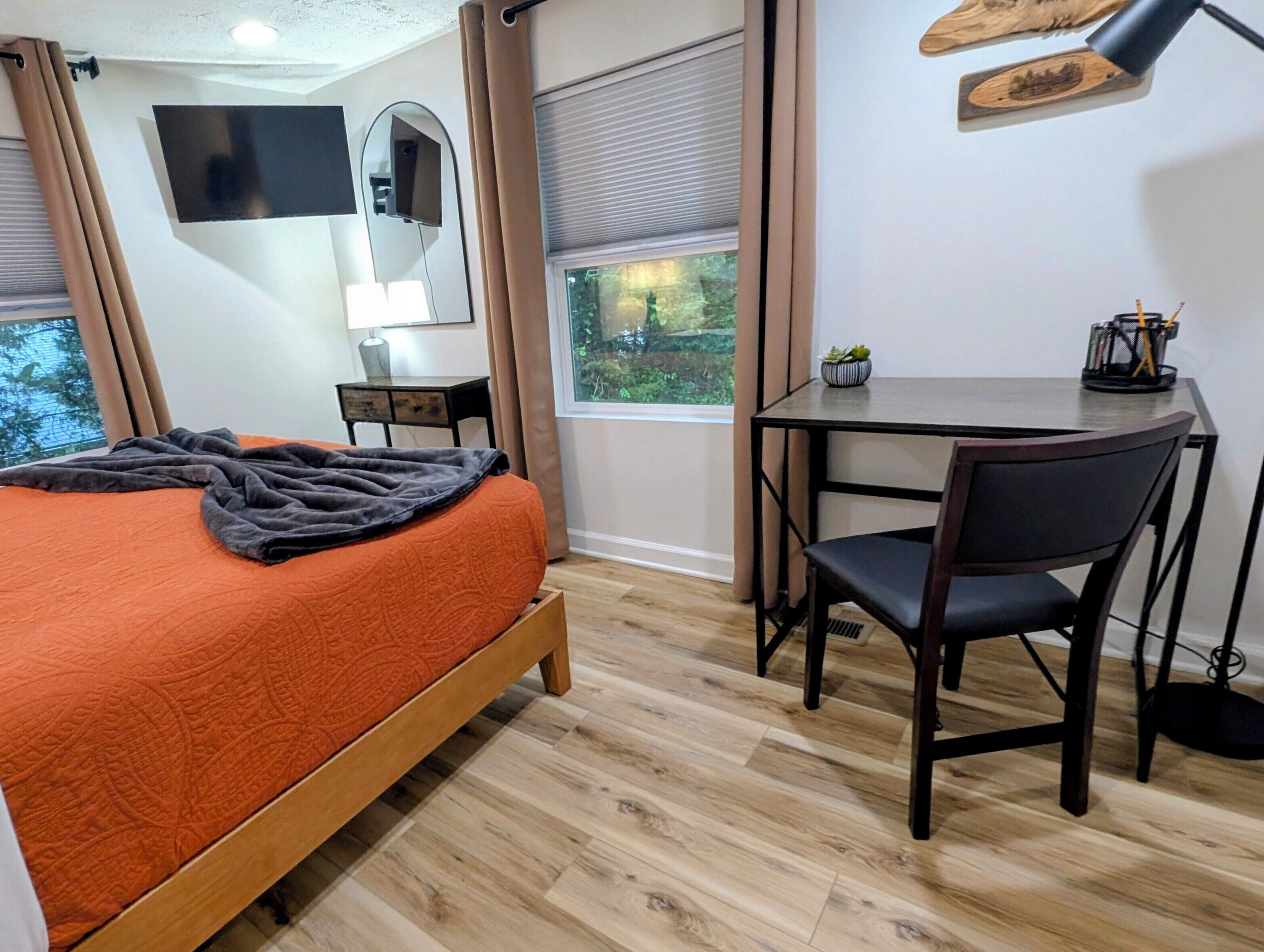 3 bedrooms, desk, iron/ironing board, free WiFi