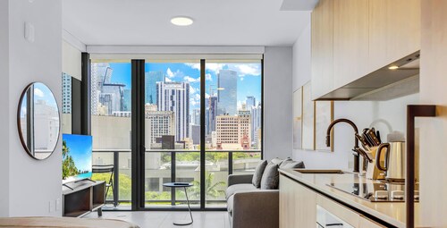 501 First Brand-New Luxury Studio & Pool
