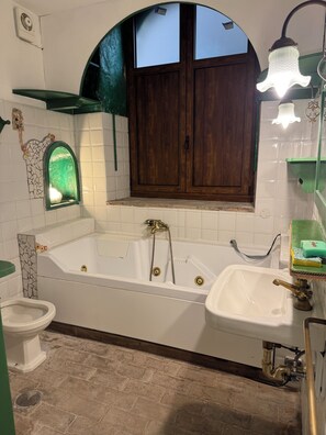 Bathroom - Vrbo Property (Castelnuovo di Porto)