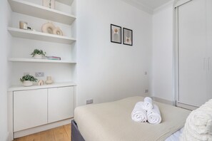 City Apartment, 1 Double Bed with Sofa bed, Non Smoking, City View | Iron/ironing board, cots/infant beds, travel cot, free WiFi - Elegant 1BR in Vibrant Soho (London)