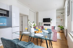Dining - Elegant 1BR in Vibrant Soho (London)