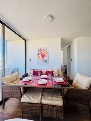 Apartamento, 3 habitaciones, cocina, vistas a la ciudad | Restauración