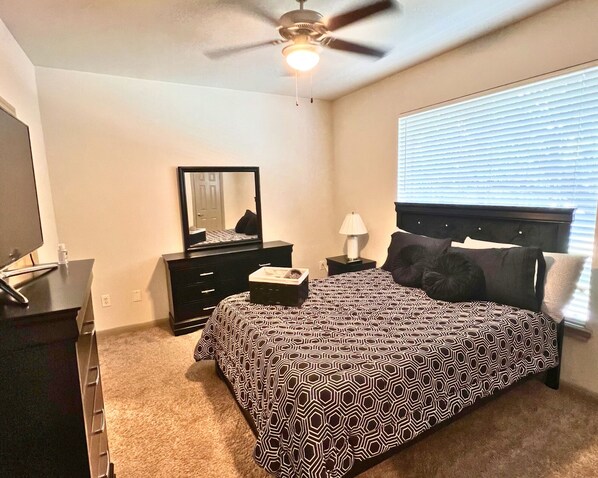 Room - Cozy 2-bedroom Apartment in Superb Houston Near Everything (Houston)