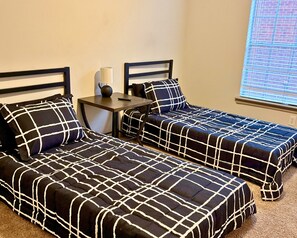Room - Cozy 2-bedroom Apartment in Superb Houston Near Everything (Houston)
