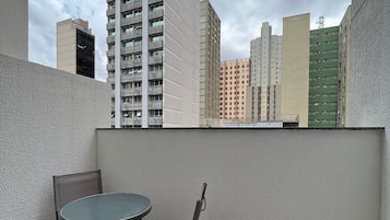 Apartment | Outdoor dining