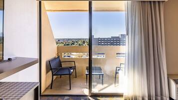 Standard Room, 1 King Bed, Accessible Bathtub, Non Smoking | Interior