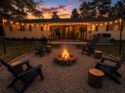 Pet friendly Kentucky Lake Getaway with Boat Parking & room for the family!