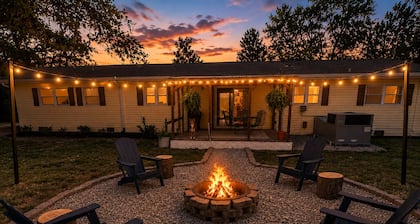 Pet friendly Kentucky Lake Getaway with Boat Parking & room for the family!