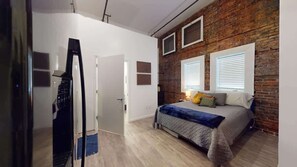 Iron/ironing board, travel crib, WiFi, bed sheets