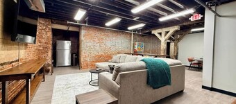 The Junction: Historic 6-Bedroom Apartment