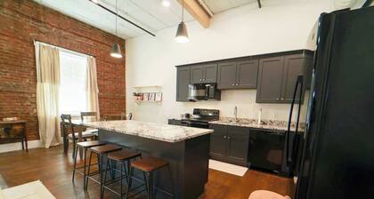 Upper Beauty: Vintage Downtown