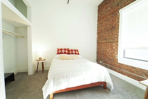 Desk, travel cot, WiFi, bed sheets