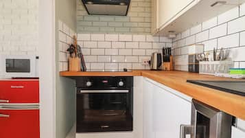 Cookware/dishes/utensils
