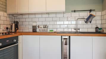 Cookware/dishes/utensils