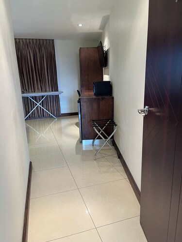 Paria Suites Hotel and Conference Center