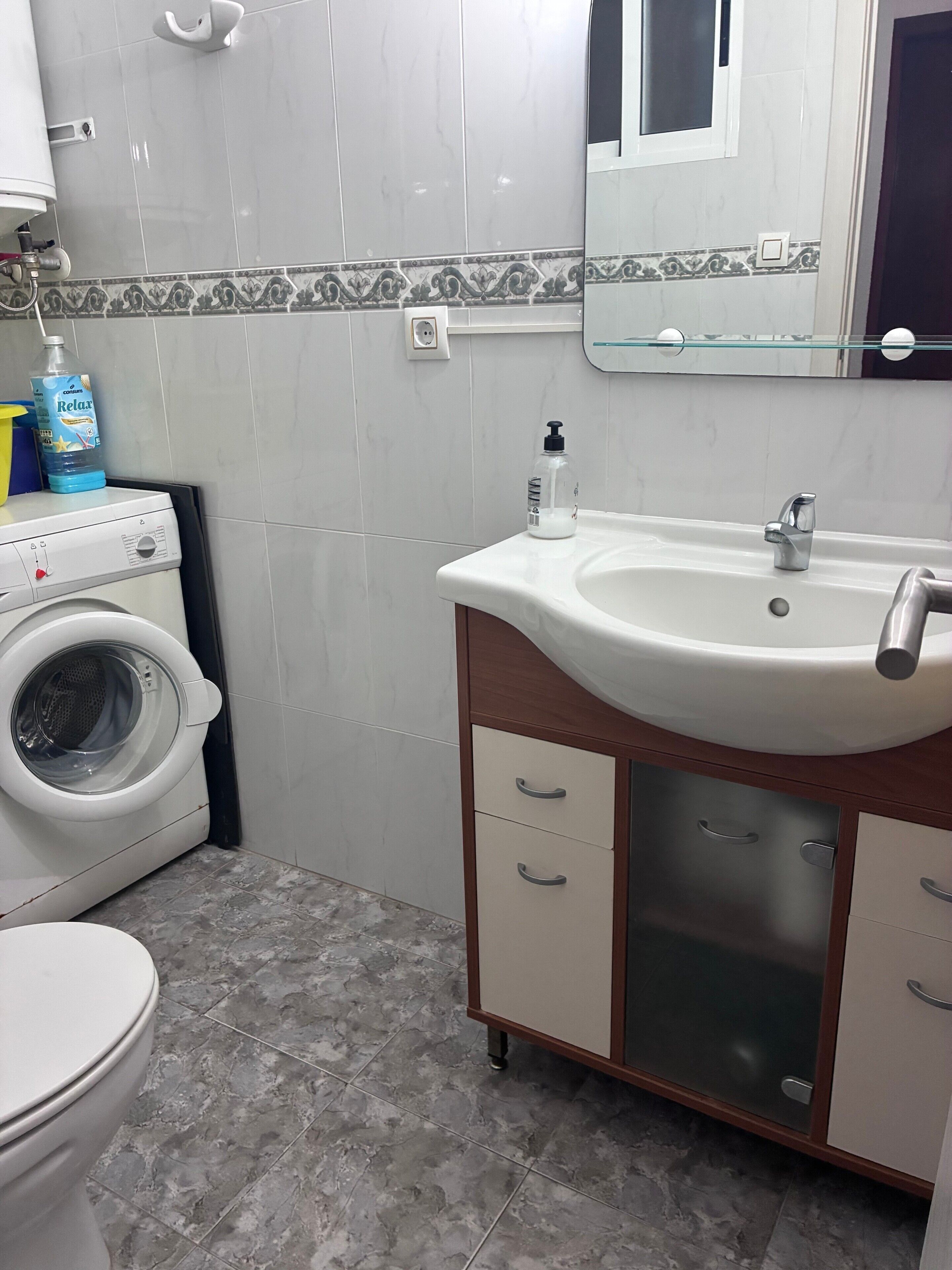 Een douche, een haardroger, handdoeken