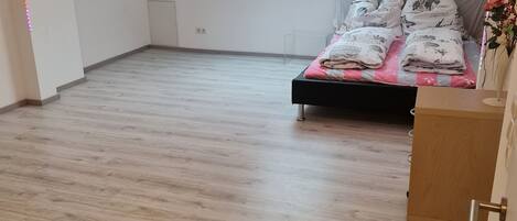 1 bedroom, bed sheets