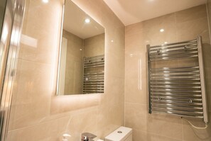 Hair dryer, towels - Garden Studio with Free Parking · Sleeps 4 · 10 Min to Hove Park (Brighton and Hove)