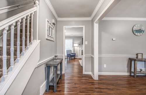 Cozy Patio, Mins to Downtown! Cordova Colonial