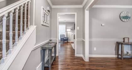 Cozy Patio, Mins to Downtown! Cordova Colonial