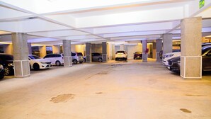 A multi-level parking garage with several cars parked. - Charming apartment in pleasant Kiambu perfect for your getaway (Kiambu)