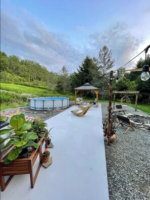 Outdoor spa tub - Stay Together, Sleep Separate-Tiny Casita+Airstream (Bath)
