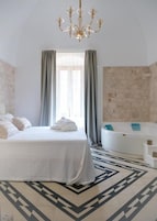 Deluxe Suite, Balcony, Courtyard View | In-room safe, soundproofing, free WiFi