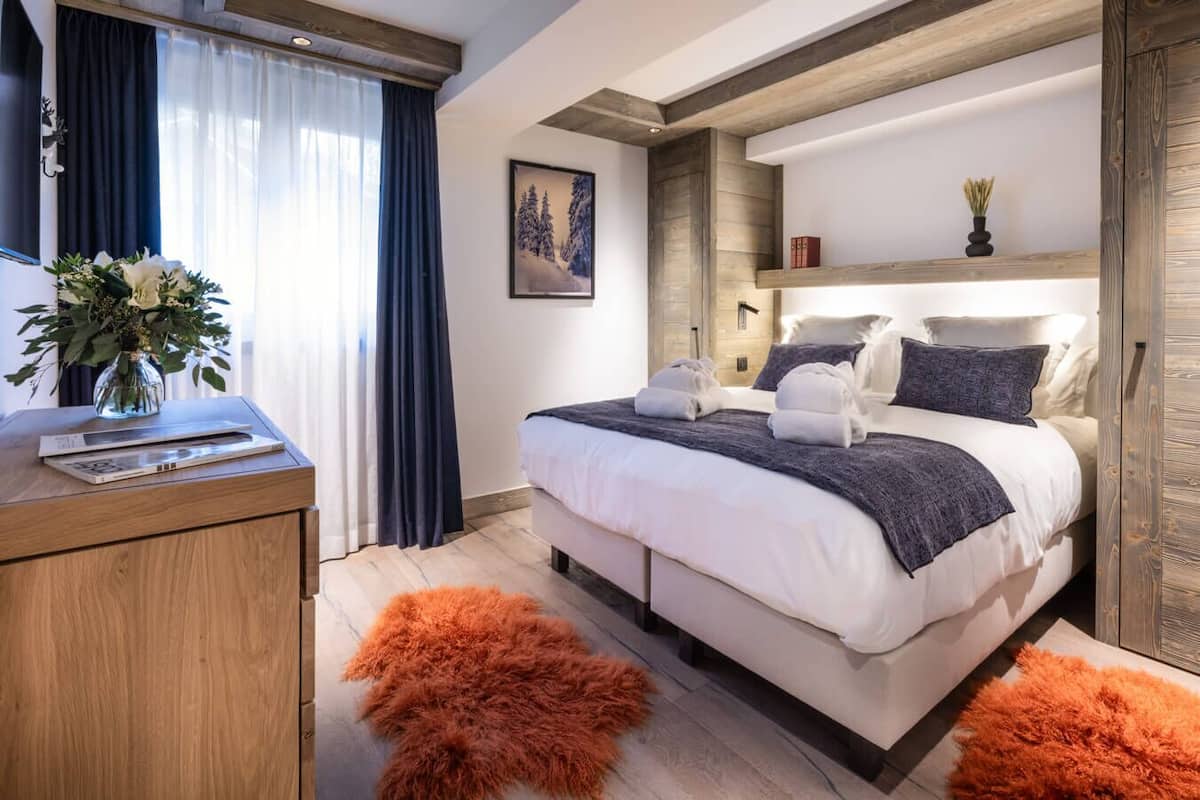 In-room safe, WiFi (free)