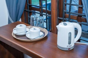 Quarto casal luxo, vista para o jardim | Café e/ou cafeteira